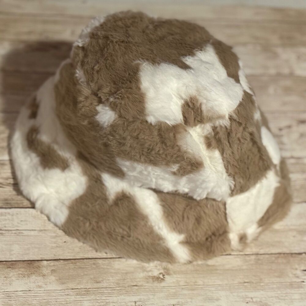 Adjustable Cow Print Bucket Hat   Brand NEW Hat!!